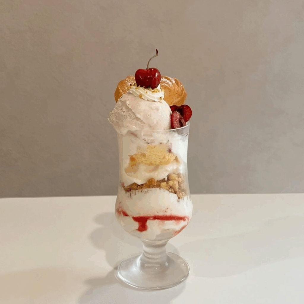 6月限定 ベリーレアチーズパフェ🍒