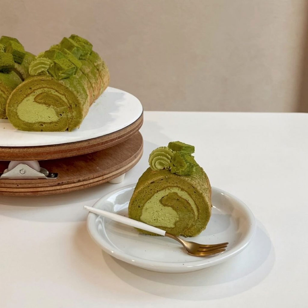 濃抹茶ロールケーキ