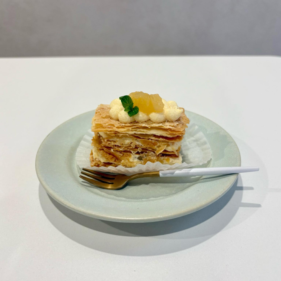 11月限定ケーキ　りんごのミルフィーユ🍎