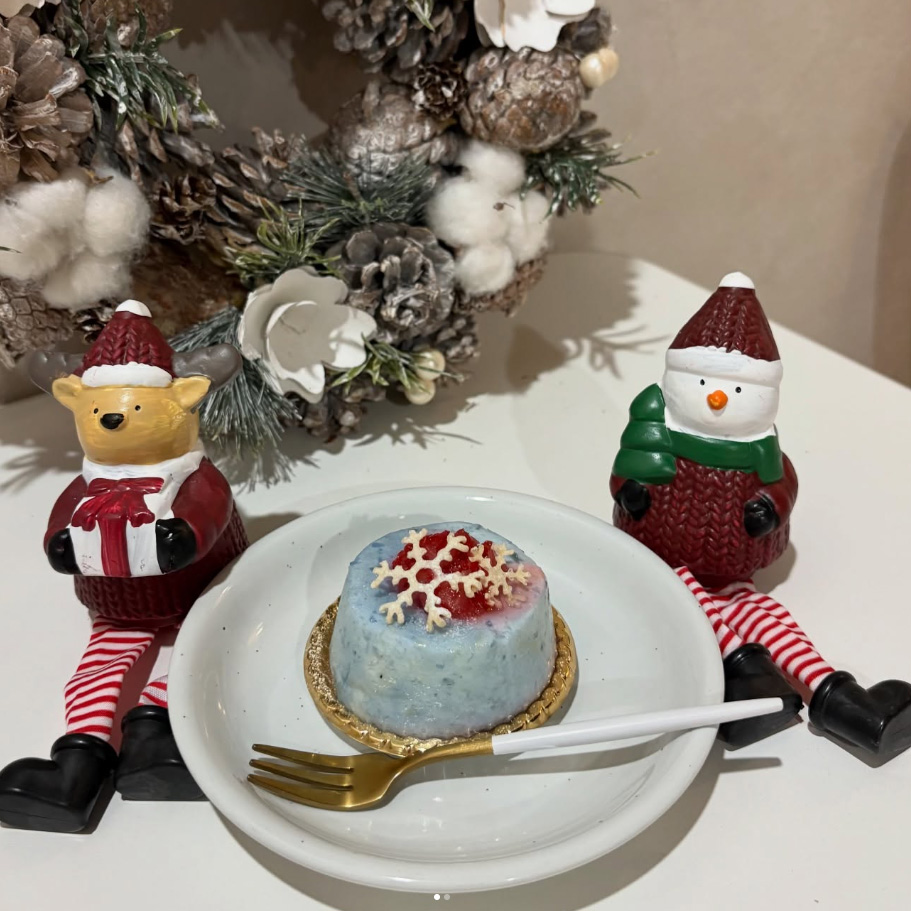 12月1日start….🎄*･ﾟ  ｢ホワイトチョコのムースケーキ🩵｣